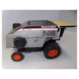 Vintage Die Cast Metal Allis-Chalmers Gleaner N6