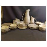 Vintage Red Wing Pottery in Popular Bob White