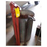 2-t-post pullers & trash can