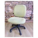 Heavenly Sewing Chair-does raise or Lower automati