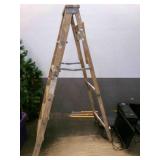 5ï¿½ft Wood Ladder