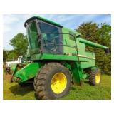 JD 7720 Titan 2 combine