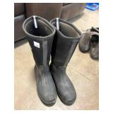 MUCK BOOTS - SIZE 10