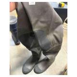 MAGELLAN RV FISH GEAR - SIZE 10 , WADERS