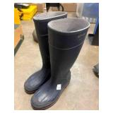 SERVUS RAIN BOOTS - SIZE 8 , NAVY BLUE