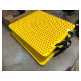 4 - LEVELING PLASTIC PADS W/ HANDLES