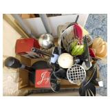 Kitchen Accessories, variety (1 box)