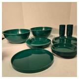 Picnic set, 4 piece setting, 6 settings, 9" tall