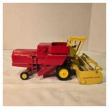 Ertl New Holland 995 Sperry Rand Combine