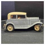 Hubley Model A Ford w/detachable hood & top