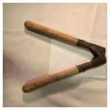 Cattle dehorner, vintage, 12" long
