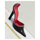 High-heel shaped wine bottle holder