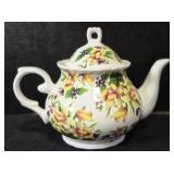 Porcelain teapot w/lid; Possibly Sadler England
