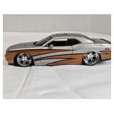 Maisto Dodge Challenger, 8" long, 1/24 scale