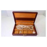 Vintage Jewelry Box - Faux Pearl Necklaces ++