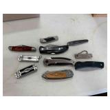 10 - ASSORT. OF KNIVES