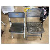 2 FOLDING CHAIRS