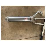 Hand oil pump