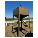 DEER FEEDER, 4 OUTLETS 9
