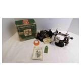 Vintage 1900 SINGER Mini Sewing Machine No. 20