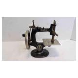 Vintage 1910 SINGER Mini Sewing Machine No. 20