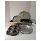 Baking sheets, pie molds & pot