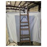 Wood ladder, 6 feet tall