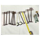 10 model railroad powerline poles, 4 street lights