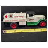 ERTL 1931 Hawkeye Eason Oil coin bank