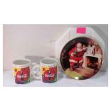 1993 Coca-Cola plate Ltd & 1996 Gibson mugs (x2)