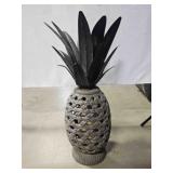 Grey ceramic/metal pineapple dï¿½cor