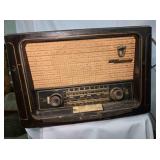 Vintage Grundig Hi-Fi tube radio,20"x7ï¿½"x13 tall