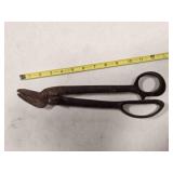 Antique tin snips w/stove pipe crimper design