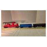 3 Lionel railroad cars - fire/ladder, flatbeds