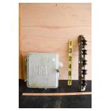 Heavy breaker box, insulators
