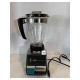 Sunbeam Deluxe Blender-powers on, needs cleaned
