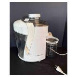Hamilton Beach Juice Extractor-powers on