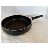 Pampered Chef Non Stick Skillet no lid,