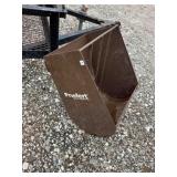 1 - Priefert Hanging Feeder, 4 - Tubs