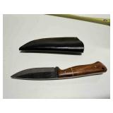 Fixed Blade hunting knife w/a brown wooden handle