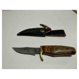 Fixed blade hunting knife w/ brown wooden handle