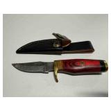 Demascus steel hunting knife w/red wooden handle