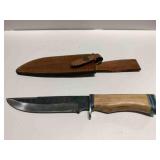Fixed blade hunting knife w/ brown wooden handle