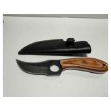 Short Hunting skinner knife with finger hole