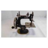 Vintage Mini Singer Model 20 Sewing Machine