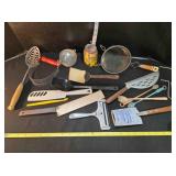Kitchenware; Strainer, masher, slotted spoon,