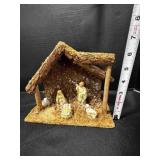 Nativity Manger Stable & 4 figurines 8.5x3.5-looks
