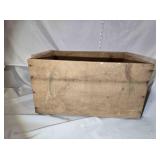 Lightweight wood box, 19ï¿½" x 12ï¿½" x 11" tall