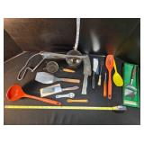 Kitchenware; Strainer, sieve, spatula, cleaver