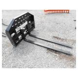 Adjustable Hydraulic  5' Pallet Forks